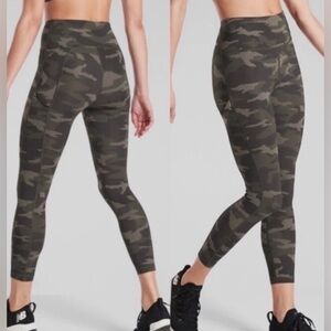 Athleta Ultimate 7/8 Tight Leggings in Green Camo, Size S